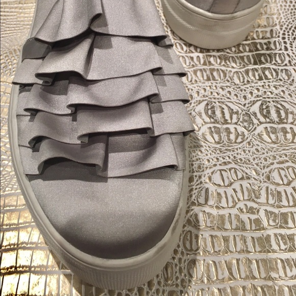 Report Ruffle slip ons - Picture 3 of 5